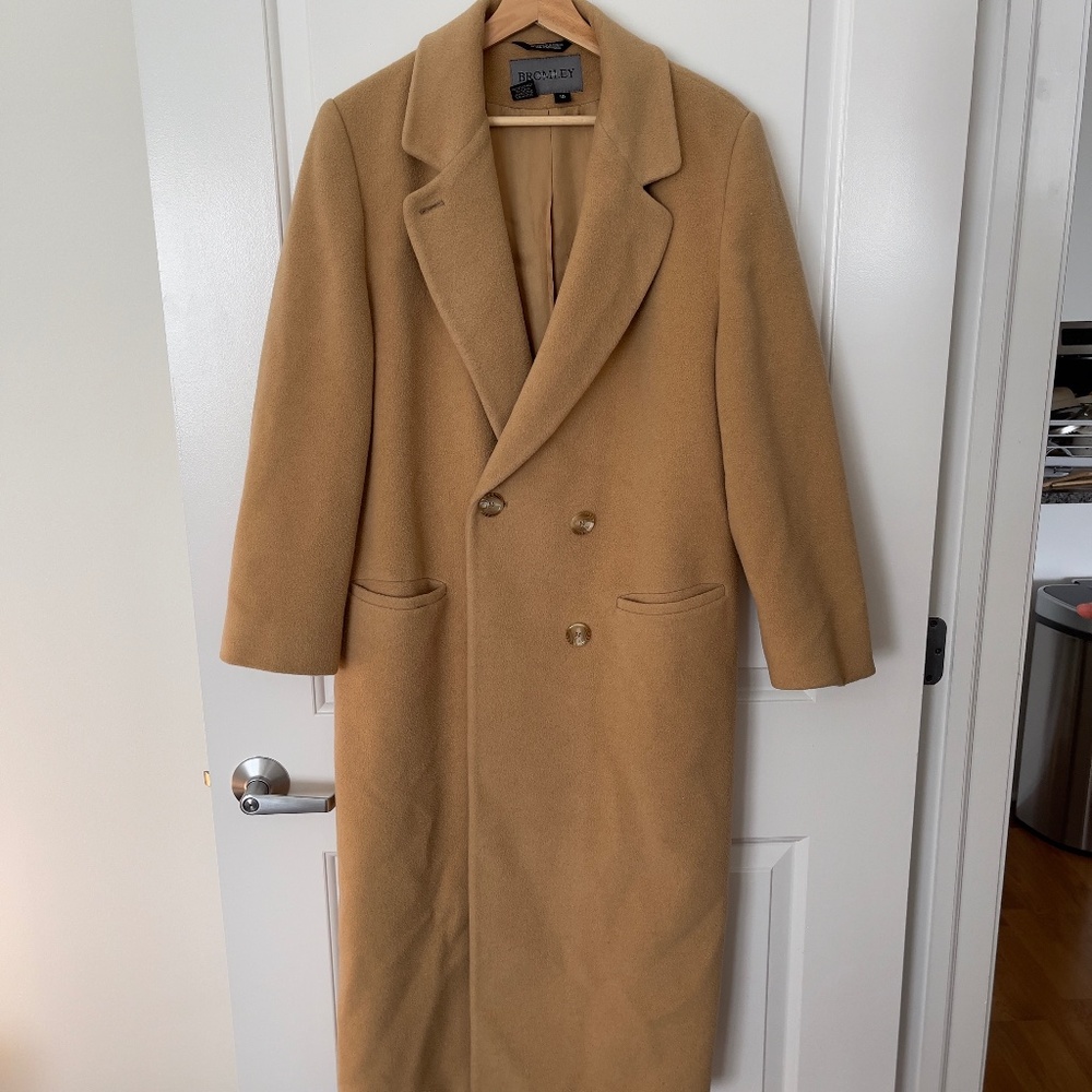 Peacoat - Tan